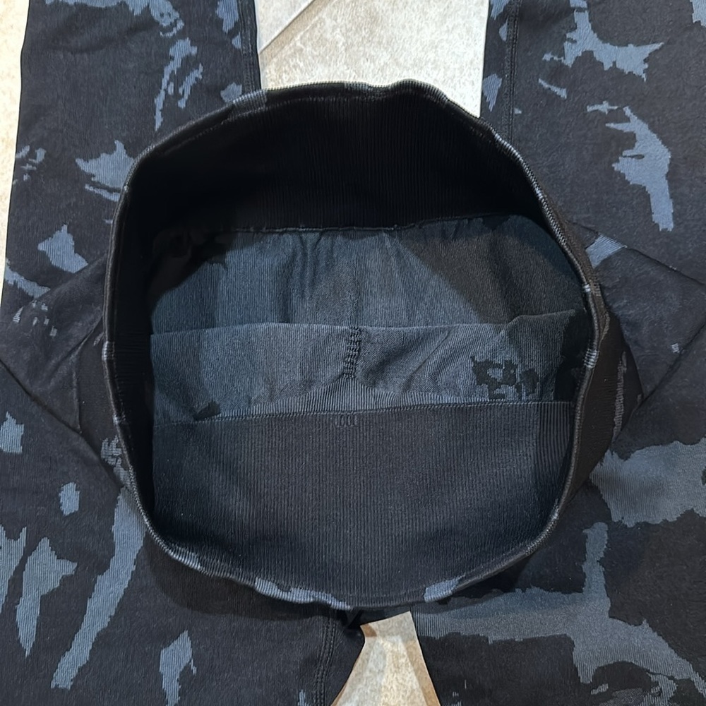 New! Bee Strong Gray Camo Scrunch Butt Seamless Workout Leggings M - Picture 6 of 6